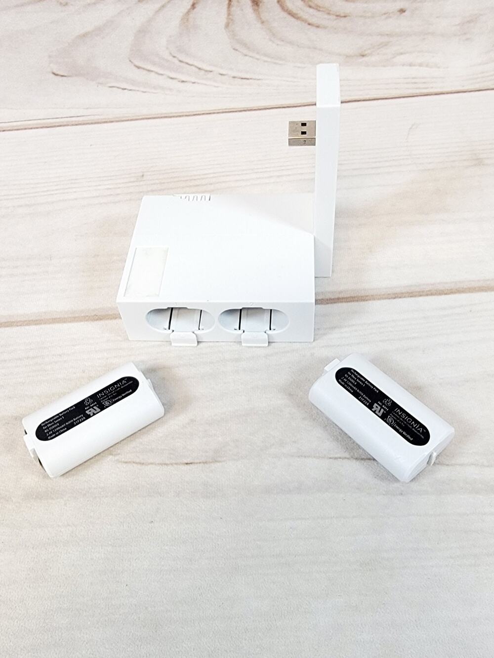 Insignia Side Dock Dual Battery Charger For Xbox Series S White W/ 2 Batteries